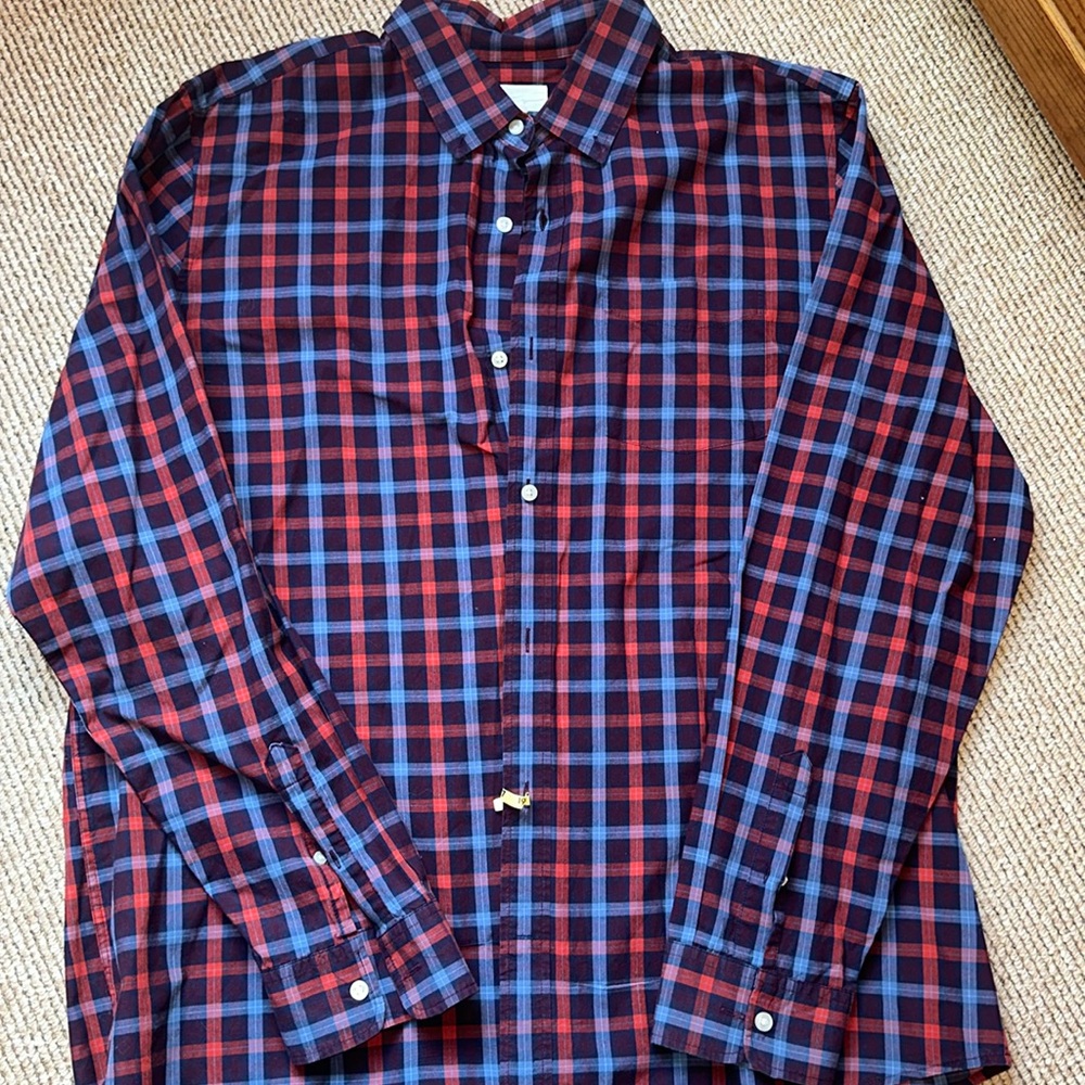 Gap men's standard fit size XL blue and red plaid collar long sleeve button down